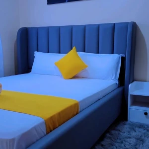 ONE BEDROOM APARTMENT BEHIND GREENSPOT