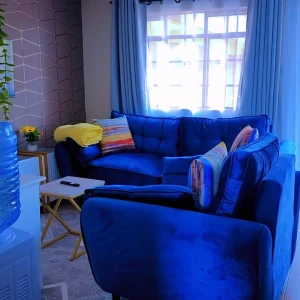 ONE BEDROOM APARTMENT BEHIND GREENSPOT