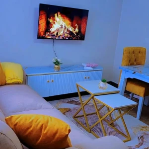 ONE BEDROOM APARTMENT BEHIND GREENSPOT