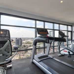 Prime Westlands 2BR: Rooftop Pool, Gym, Parking, 24/7 Security