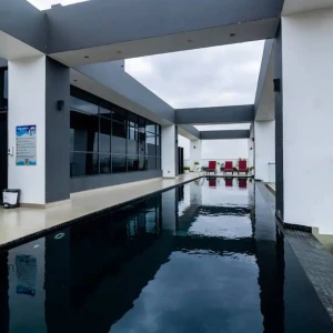 Prime Westlands 2BR: Rooftop Pool, Gym, Parking, 24/7 Security